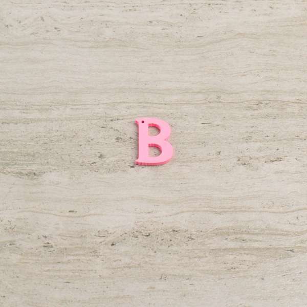 Пришивний декор літера B рожева, 25мм