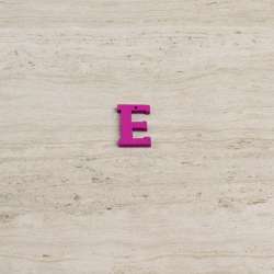 Пришивний декор літера E фіолетова, 25мм