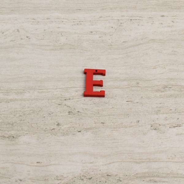 Пришивной декор буква E красная, 25мм