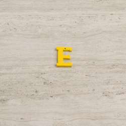 Пришивний декор літера E жовта, 25мм
