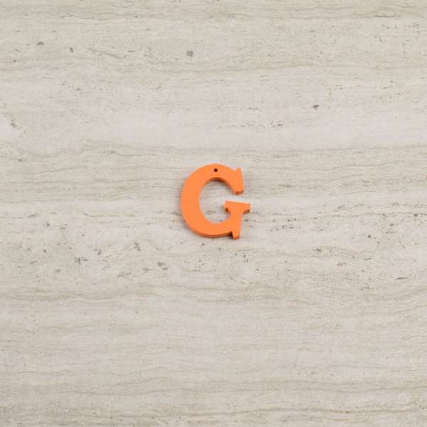 Пришивной декор буква G оранжевая, 25мм