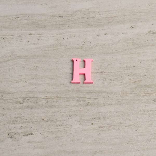 Пришивной декор буква H розовая, 25мм